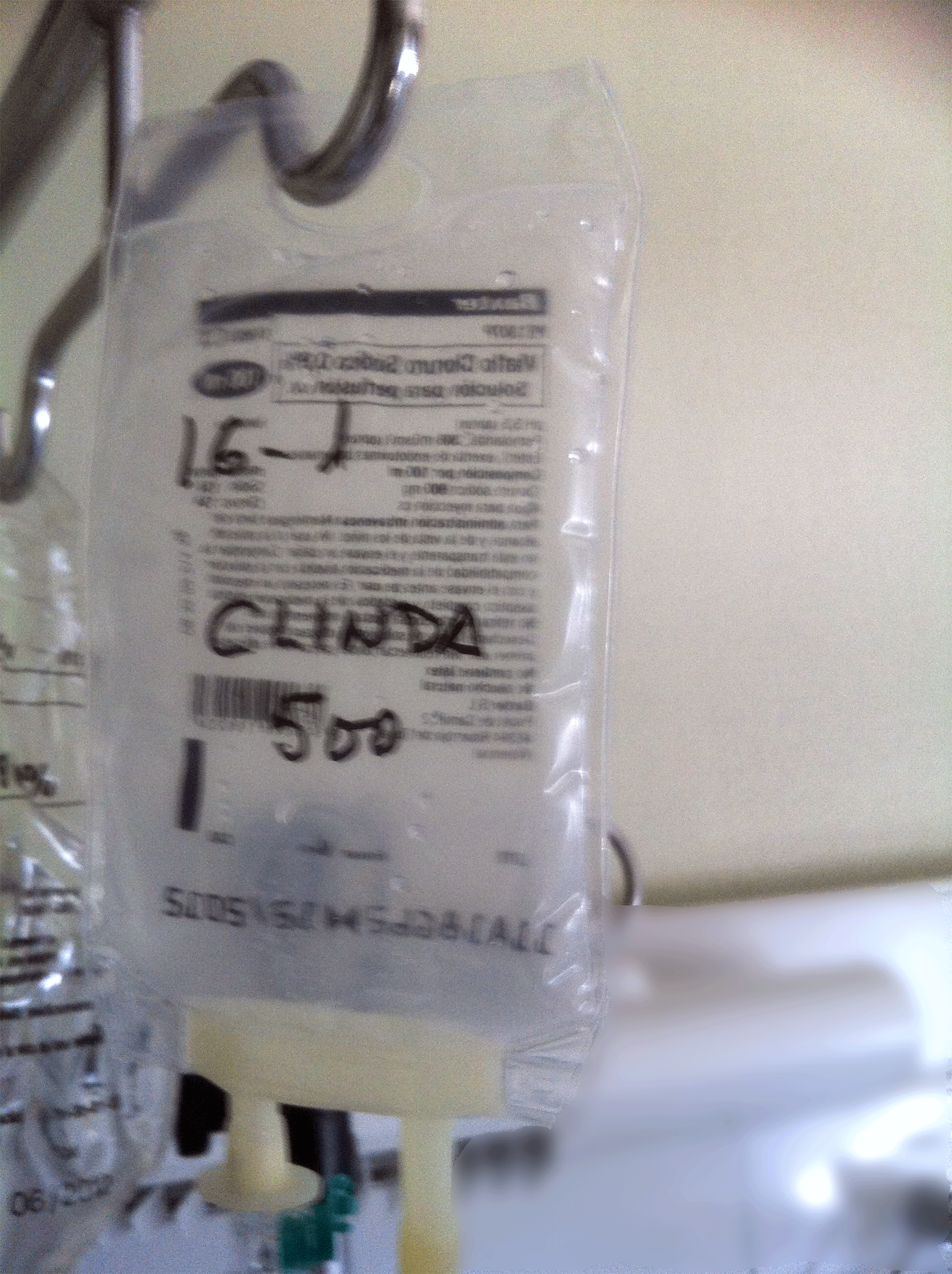 Resultado de imagen de suero con etiqueta del paciente