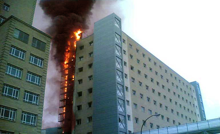 Imagen de archivo con un incendio en el hospital M. Servet. Afortunadamente no hubo victimas